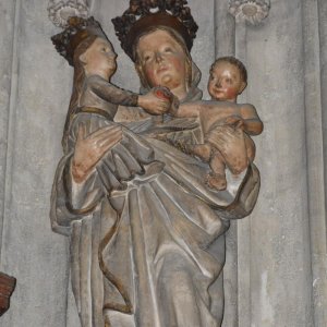 Pfeilerfiguren im Wiener Stephansdom