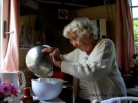 Grete macht Kaiserschmarrn.jpg