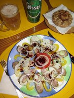 Saures Rindfleisch garniert mit Steirischem Kernöl.jpg Saures Rindfleisch garniert mit Steirischem Kernöl.jpg