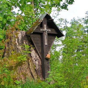 Verlassenes Hauskreuz