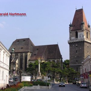 Kirche und Wehrturm der Stadt Perchtoldsdorf