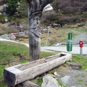 obergurgl: holzbrunnen