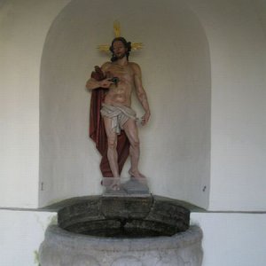 Brunnen bei Schloß Freundsberg, Schwaz, Tirol