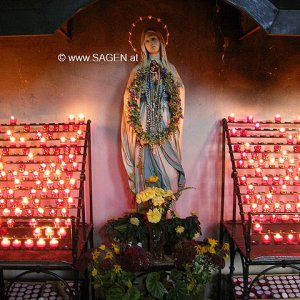 Maria im Lichtermeer