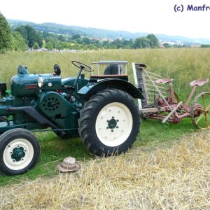 Traktor mit mechanischem Mäher