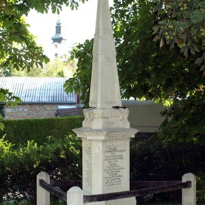 Maria-Theresien Obelisk Mannersdorf 1/2