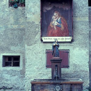 Gnadenbild Mariahilf und Brunnen, Mauterndorf 1960er Jahre