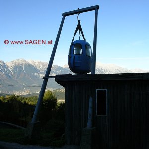 Kabine der alten Muttereralmbahn, Tirol