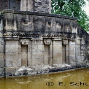 historisches Krematorium - Detail am Seerosenteich