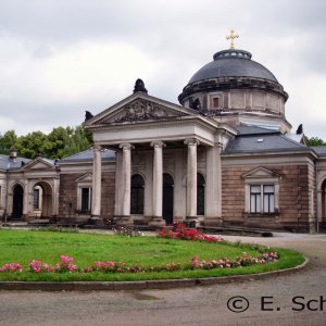Johannisfriedhof Dresden - große Feierhalle für Erdbestattungen