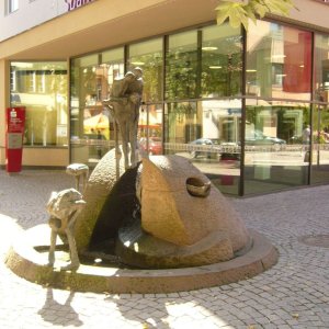 Brunnen in Haslach vor der Sparkasse