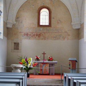 Garnisionskirche - Bild 2/5 - Blick zum Altar mit den freigelegten alten Au