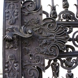 Detail des Brunnengrottentores in Schloss Hof