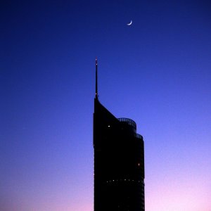 Milleniumtower Wien  + Mond und Venus