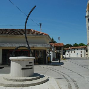 Hauptplatz von Aiello als Sonnenuhr