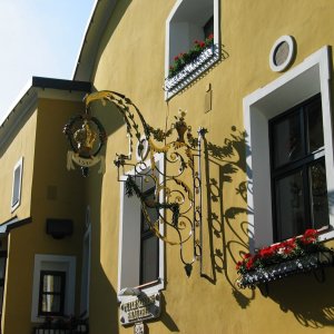 Medium 'Wirtshaus' in der Kategorie 'Wirtshausausleger, Nasenschild, Ausleger, Zunftzeichen'