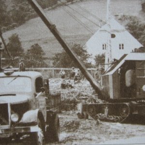 Bagger u. LKW um 1950
