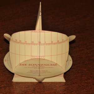 Äquatorialsonnenuhr aus Papier