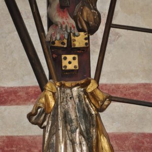 Leidenswerkzeuge auf dem Kruzifix von Metnitz