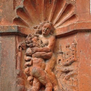 Schallaburg bei Melk (NÖ) - Terrakottafiguren im Arkadenhof