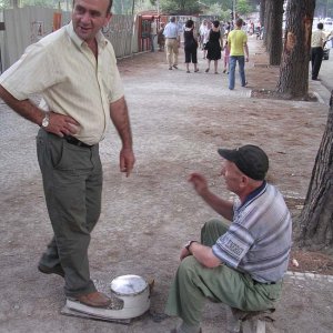 Öffentliche Waage in Tirana