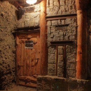Keller im Berg