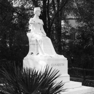Elisabeth -Denkmal 1930