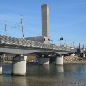 Eisenbahnbrücke in Salzburg über die Salzach