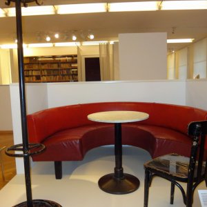 Hofmobiliendepot und Möbelmuseum Wien - Sitzecke aus dem Cafe Museum