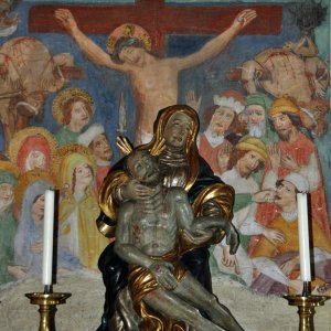 St.Gandolf (Bez. Feldkirchen - Kärnten):  Kreuzigung und Pieta