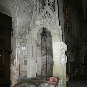 Dombrunnen im Dom von Regensburg