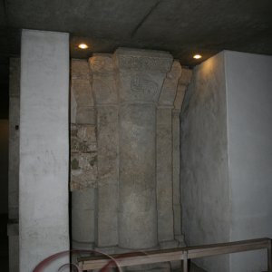 Pfeilerreste eines romanischen Vorgängerbaus unter dem Dom von Regensburg