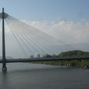 Donaubrücke Wien für die U-Bahnlinie 2