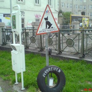 Hundeklo in Wien an der Donau (Republik Österreich) Nähe Pressburg