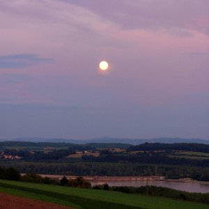 Der Mond sonnt sich