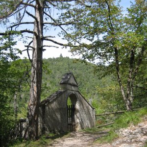 Das Tor zum Friedhof