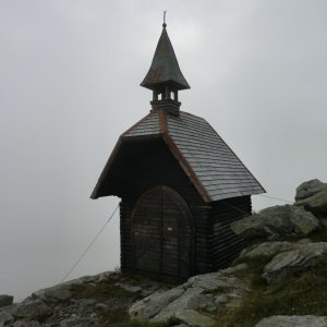 Gedenk-Kapelle beim Rif. Caré Alto