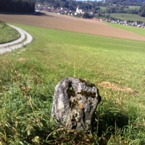 Lochstein bei Hohenstein, südlich von Pulst (Kärnten)