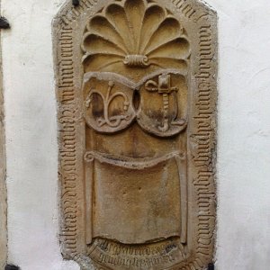 Ein merkwürdiger Grabstein an der Stadtpfarrkirche St. Veit/Glan (K).