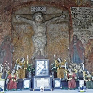 Kreuzkapelle in Arnoldstein (Kärnten) - Der 'aus dem Stein gewachsene Herrg