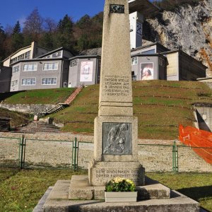 Cave del Predil - Denkmal zu Erinnerung an das Unglück 1910