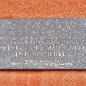Gedenktafel am Karl-Marx-Hof in Wien-Döbling