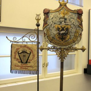 Metallstandarte der Zeitungssetzer Wiens