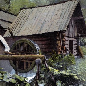 Wassermühle im Wald