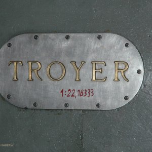 "Troyer" - Firmenschild