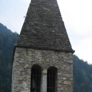 Turmfenster der Kirche San Stefano in Carisolo