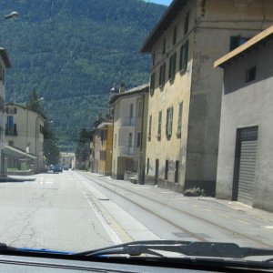 Bahngleise auf den Straßen von Tirano