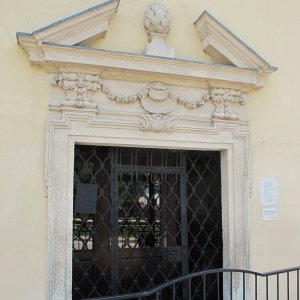 Portal der Wallfahrtskirche Maria Bründl