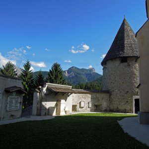 Friedhof der Kirche von Tarvis (Italien)