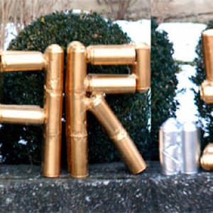 Medium 'Handgefertigte "Skulptur" von Cesar-SNC aus Sprühdosen gefertigt' in der Kategorie 'Graffiti allgem.'